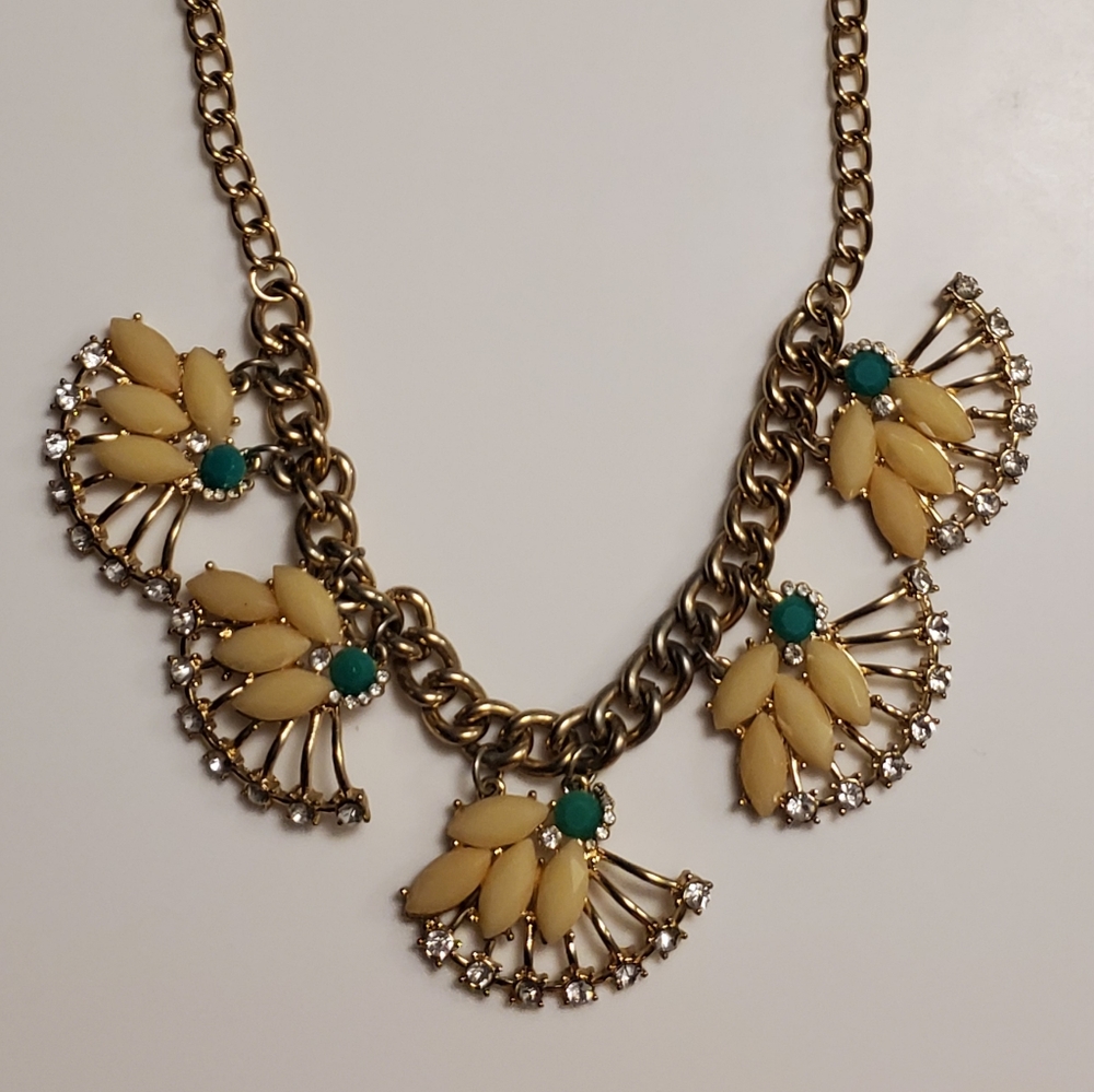 Fan-design statement necklace